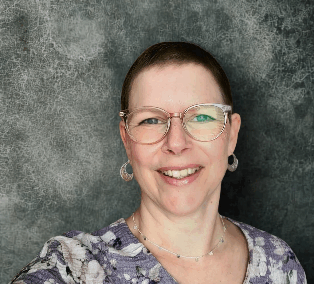 Susanne Ramm zeigt ihren Silberschmuck